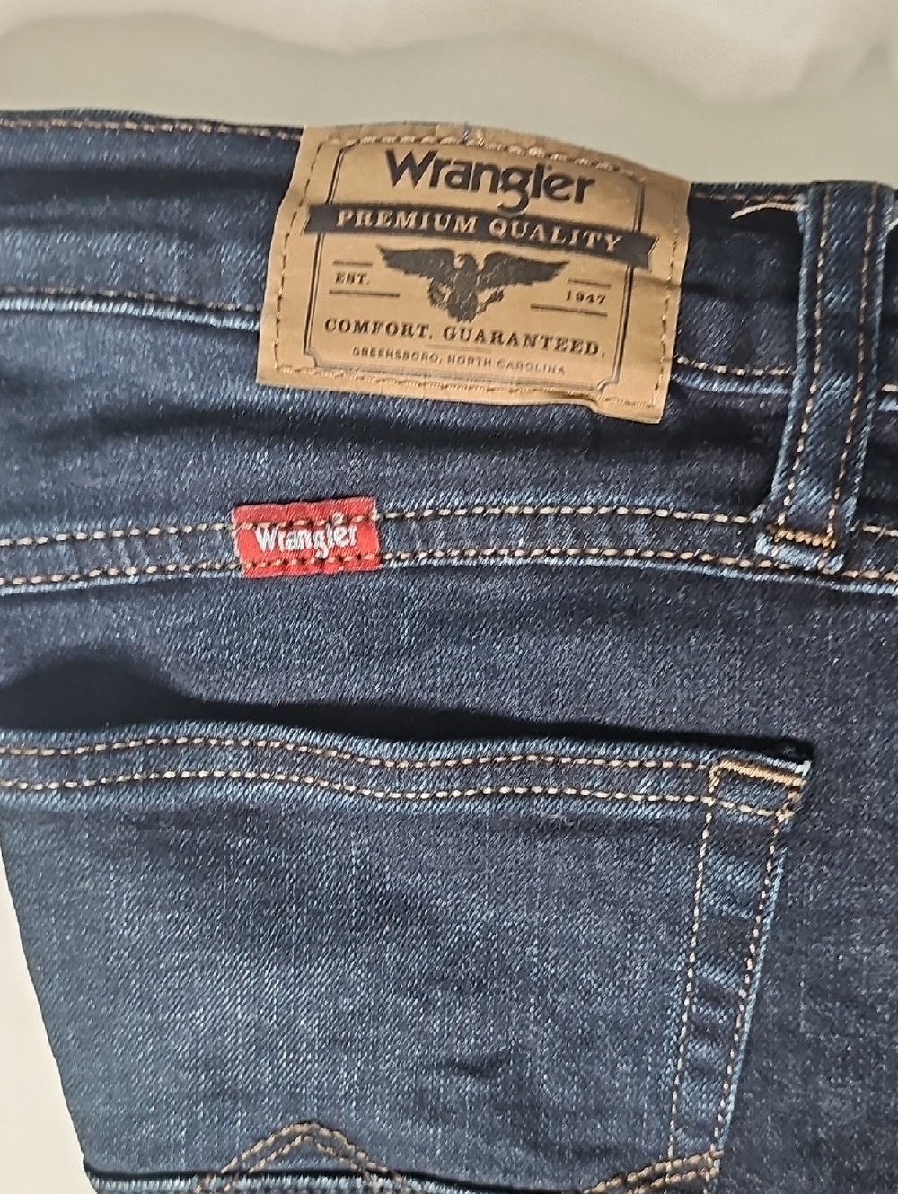 Wrangler Men’s Dark Indigo Slim Straight Jeans - Picture 2 of 4